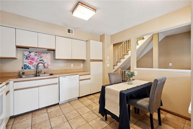 6813 NW MOKANE Avenue, Kansas City, MO 64151