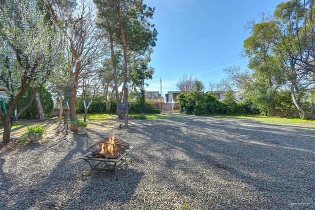 5327 22nd Ave, Sacramento, CA 95820