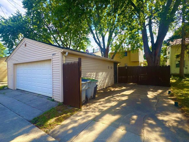 5713 N 96th STREET, Milwaukee, WI 53225