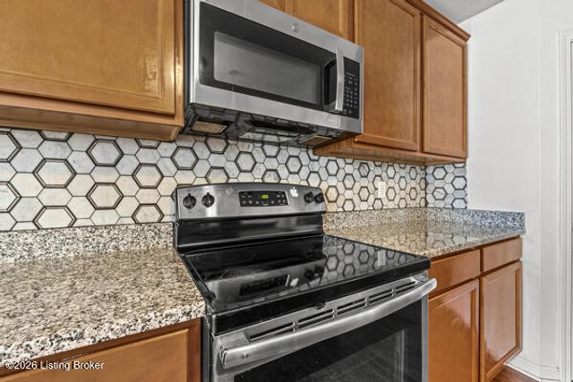 6811 Beckingham Blvd, Louisville, KY 40299