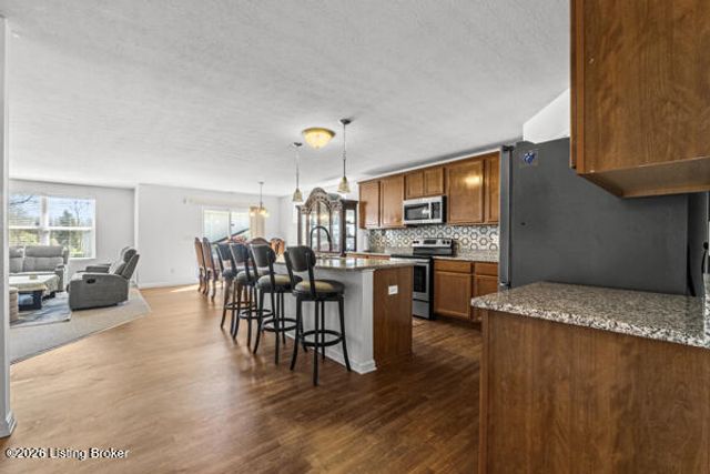 6811 Beckingham Blvd, Louisville, KY 40299