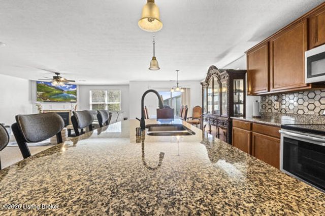 6811 Beckingham Blvd, Louisville, KY 40299