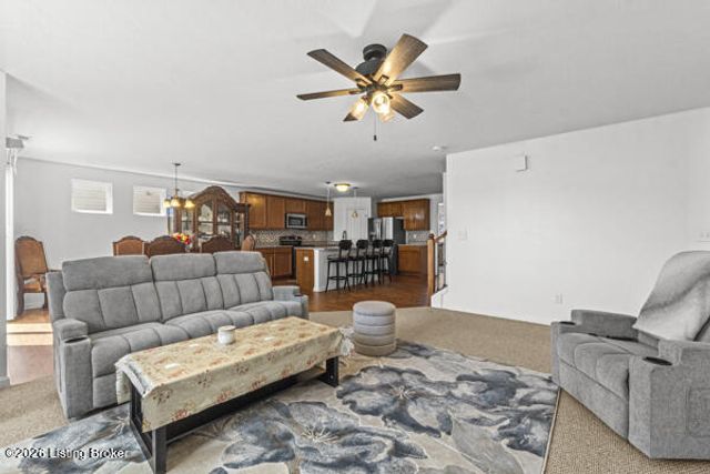 6811 Beckingham Blvd, Louisville, KY 40299