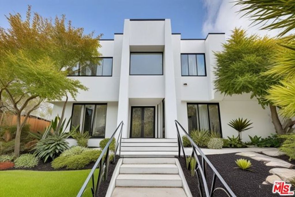 801 N Alexandria Avenue, Los Angeles, CA 90029