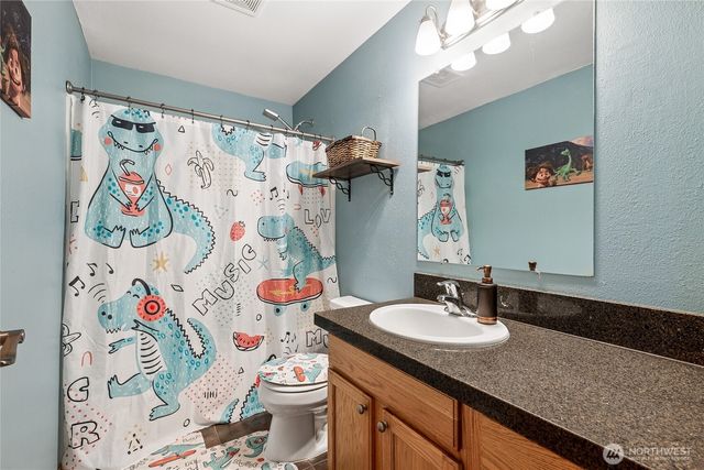 17535 Loop Lane SE, Yelm, WA 98597