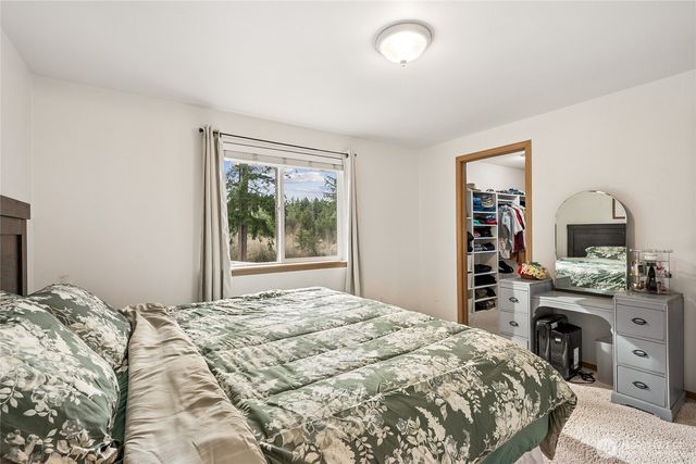 17535 Loop Lane SE, Yelm, WA 98597