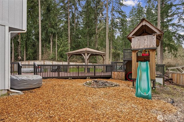 17535 Loop Lane SE, Yelm, WA 98597