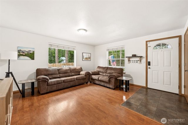 17535 Loop Lane SE, Yelm, WA 98597