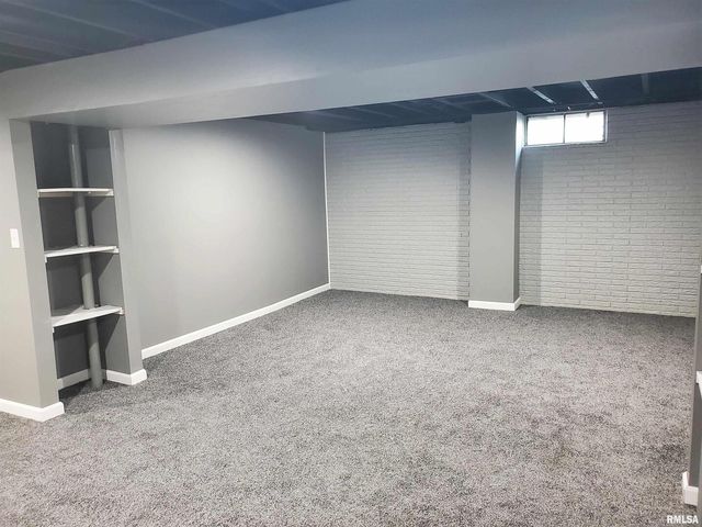 2211 WAVELAND Drive, Bettendorf, IA 52722