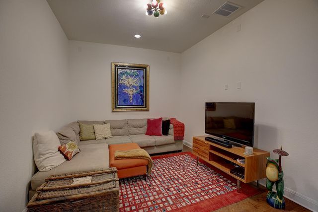 129 Hollytree CT, Georgetown, TX 78628