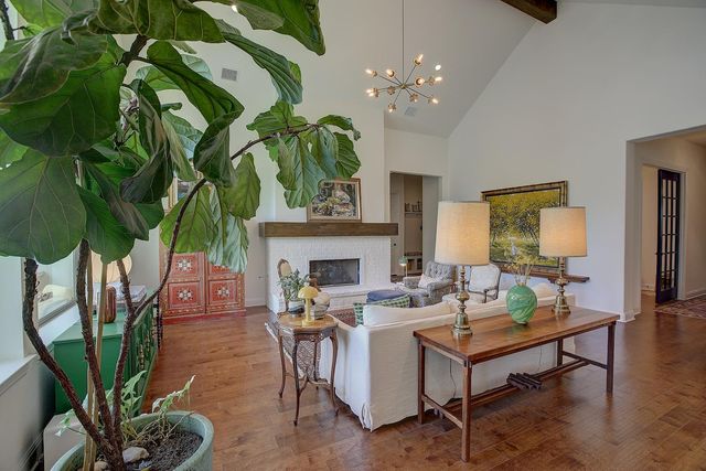 129 Hollytree CT, Georgetown, TX 78628