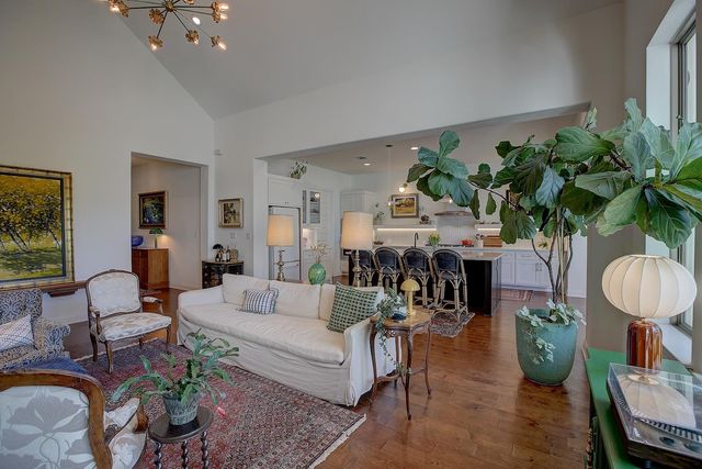 129 Hollytree CT, Georgetown, TX 78628