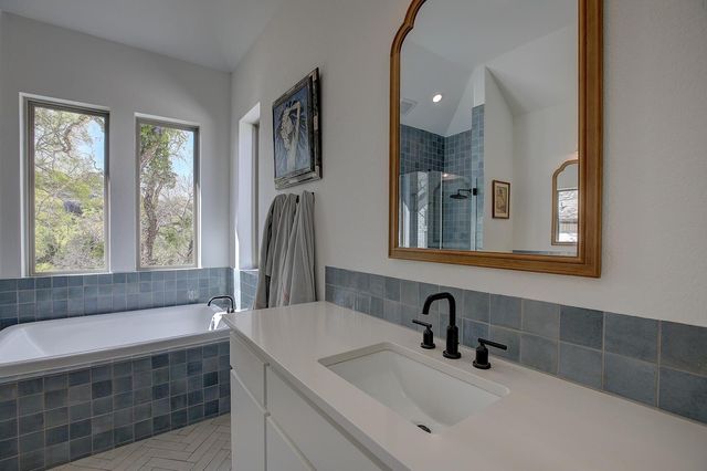 129 Hollytree CT, Georgetown, TX 78628