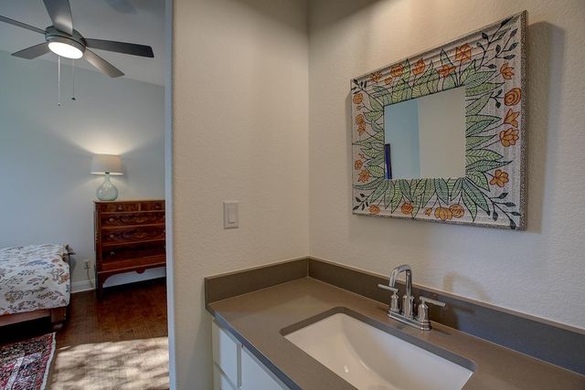 129 Hollytree CT, Georgetown, TX 78628