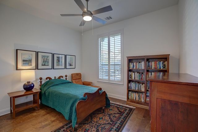 129 Hollytree CT, Georgetown, TX 78628