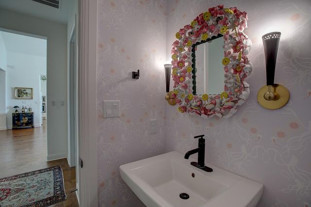 129 Hollytree CT, Georgetown, TX 78628