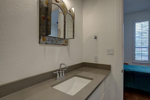 129 Hollytree CT, Georgetown, TX 78628