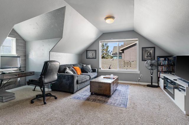 21266 Capella Place, Bend, OR 97702