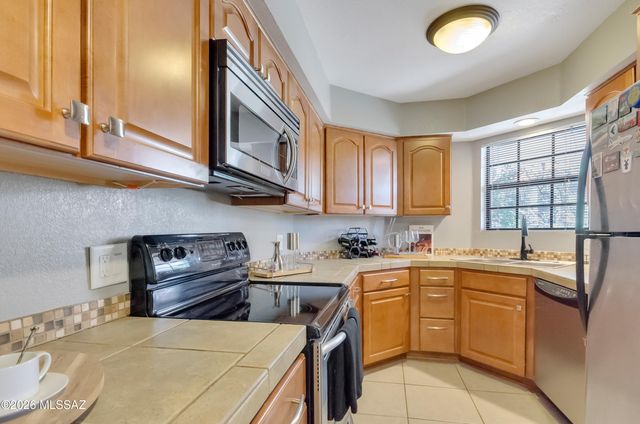 6470 N Tierra de las Catalinas Apt 97, Tucson, AZ 85718