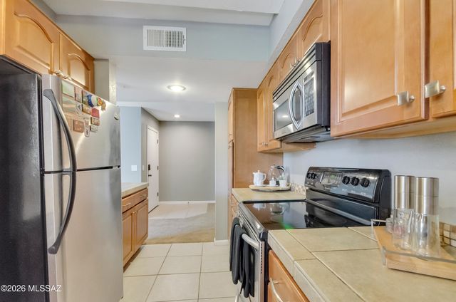 6470 N Tierra de las Catalinas Apt 97, Tucson, AZ 85718