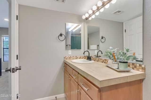 6470 N Tierra de las Catalinas Apt 97, Tucson, AZ 85718