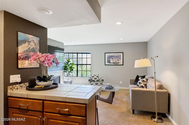 6470 N Tierra de las Catalinas Apt 97, Tucson, AZ 85718