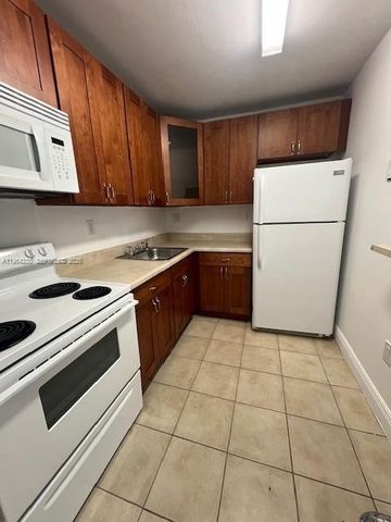 7220 NW 179th St 211, Hialeah, FL 33015