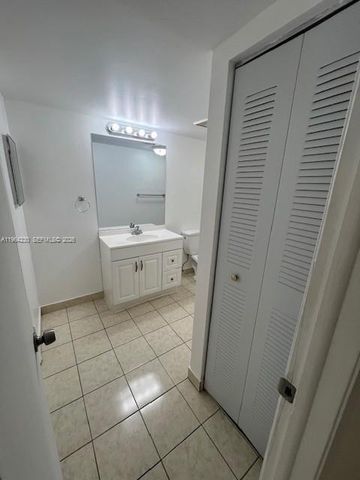 7220 NW 179th St 211, Hialeah, FL 33015