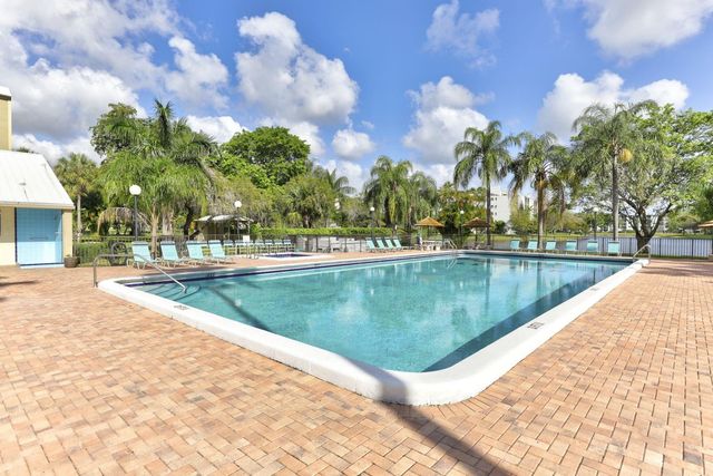 2205 S Cypress Bend Dr 505, Pompano Beach, FL 33069