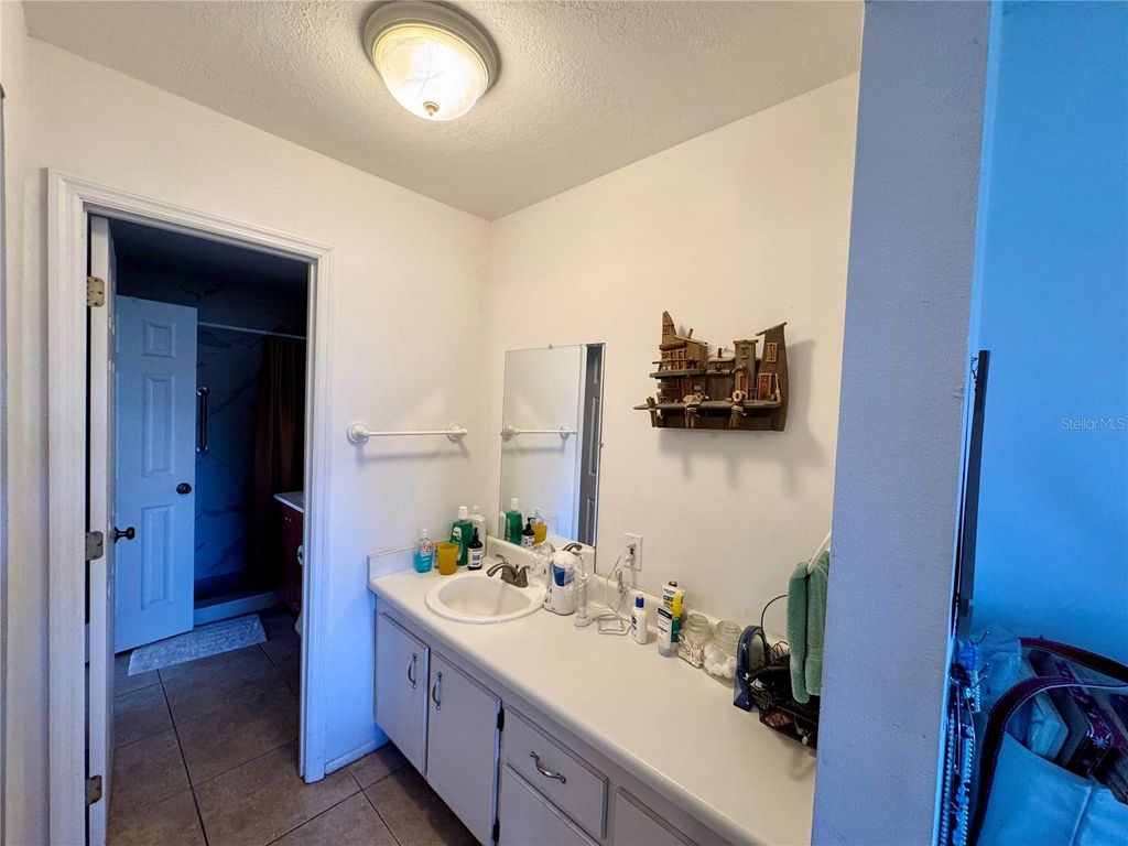 Image 15 of property listing at 4104 CATALINA DRIVE, Bradenton, FL 34210