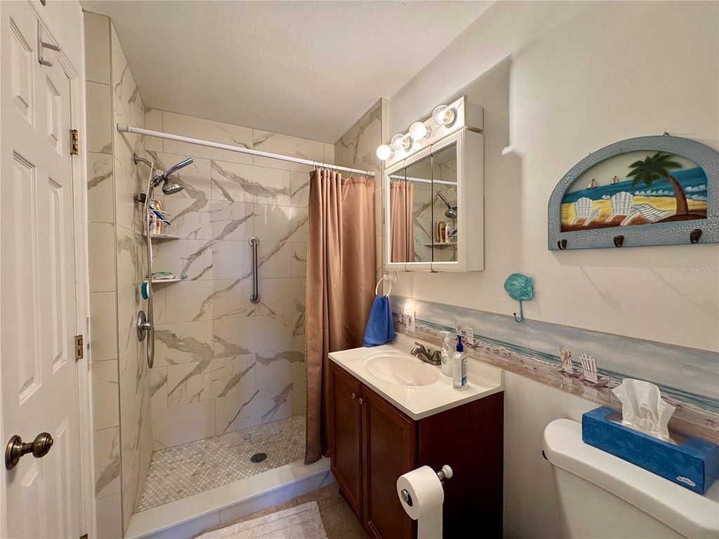 Image 20 of property listing at 4104 CATALINA DRIVE, Bradenton, FL 34210