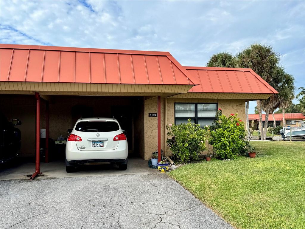 Image 3 of property listing at 4104 CATALINA DRIVE, Bradenton, FL 34210