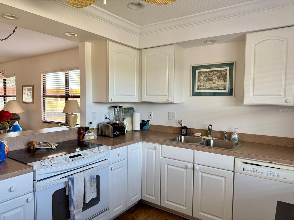 Image 22 of property listing at 4104 CATALINA DRIVE, Bradenton, FL 34210