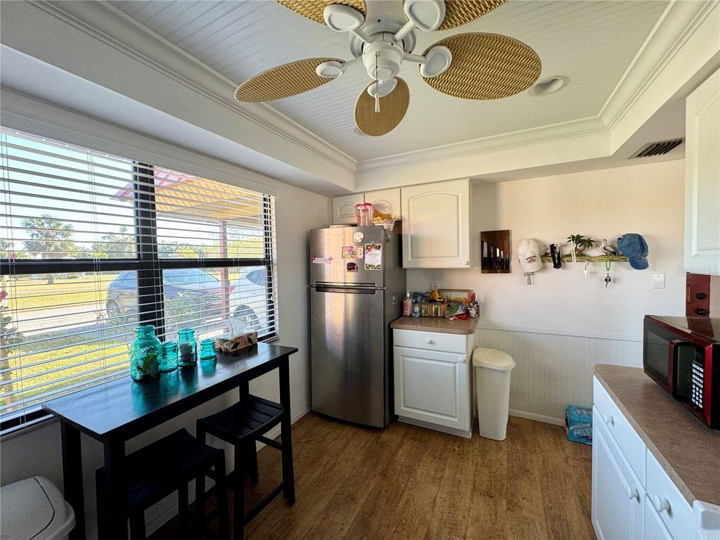 Image 25 of property listing at 4104 CATALINA DRIVE, Bradenton, FL 34210