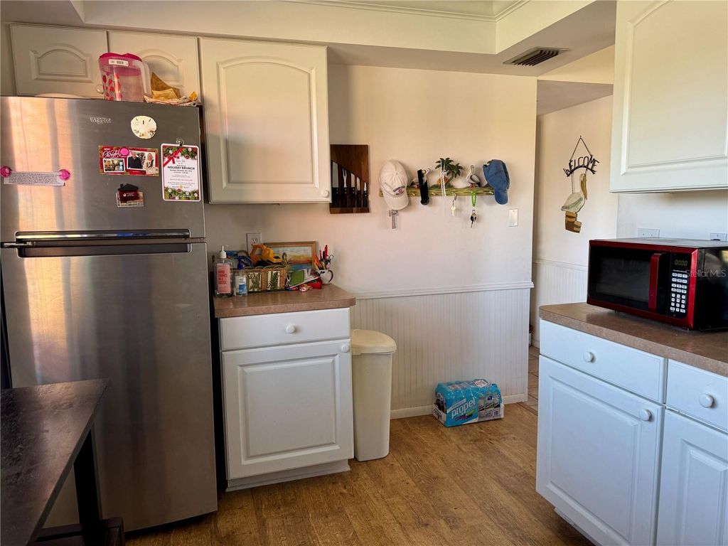 Image 27 of property listing at 4104 CATALINA DRIVE, Bradenton, FL 34210