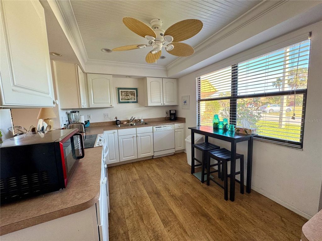 Image 28 of property listing at 4104 CATALINA DRIVE, Bradenton, FL 34210