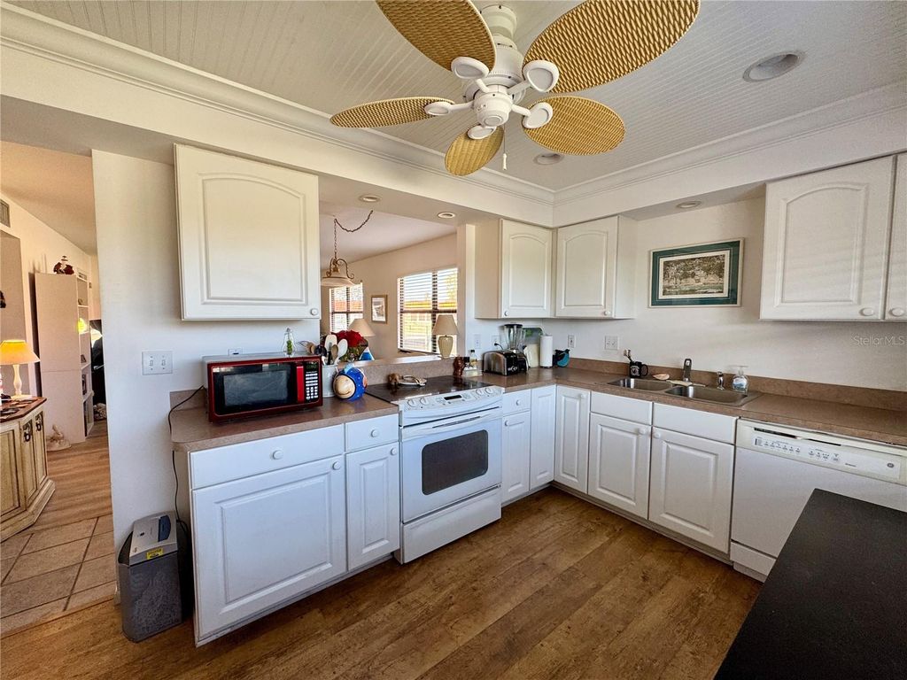 Image 29 of property listing at 4104 CATALINA DRIVE, Bradenton, FL 34210