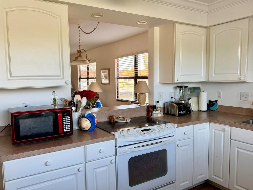 Image 30 of property listing at 4104 CATALINA DRIVE, Bradenton, FL 34210