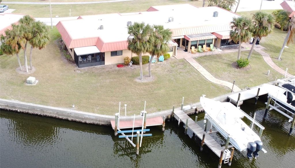 Image 36 of property listing at 4104 CATALINA DRIVE, Bradenton, FL 34210