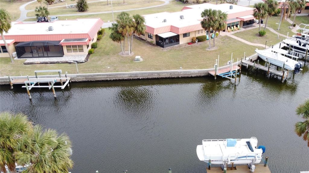 Image 37 of property listing at 4104 CATALINA DRIVE, Bradenton, FL 34210