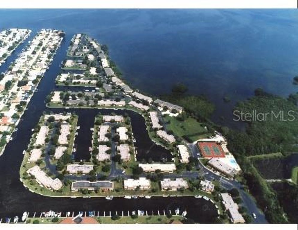 Image 38 of property listing at 4104 CATALINA DRIVE, Bradenton, FL 34210