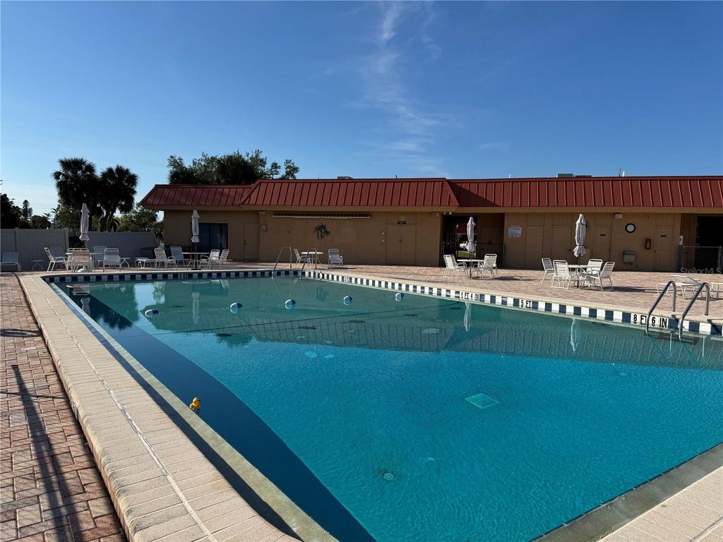 Image 40 of property listing at 4104 CATALINA DRIVE, Bradenton, FL 34210