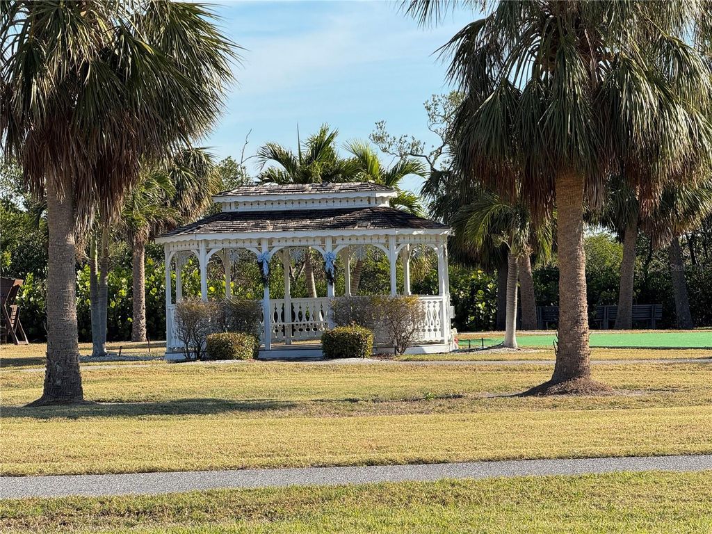 Image 43 of property listing at 4104 CATALINA DRIVE, Bradenton, FL 34210