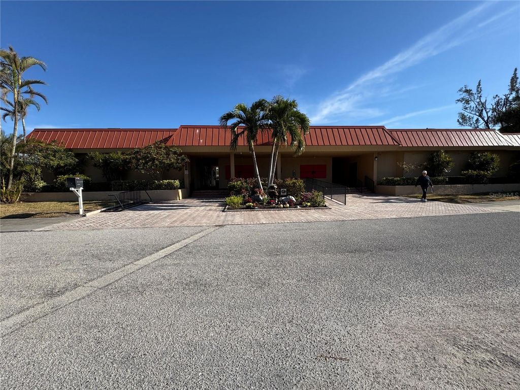 Image 50 of property listing at 4104 CATALINA DRIVE, Bradenton, FL 34210