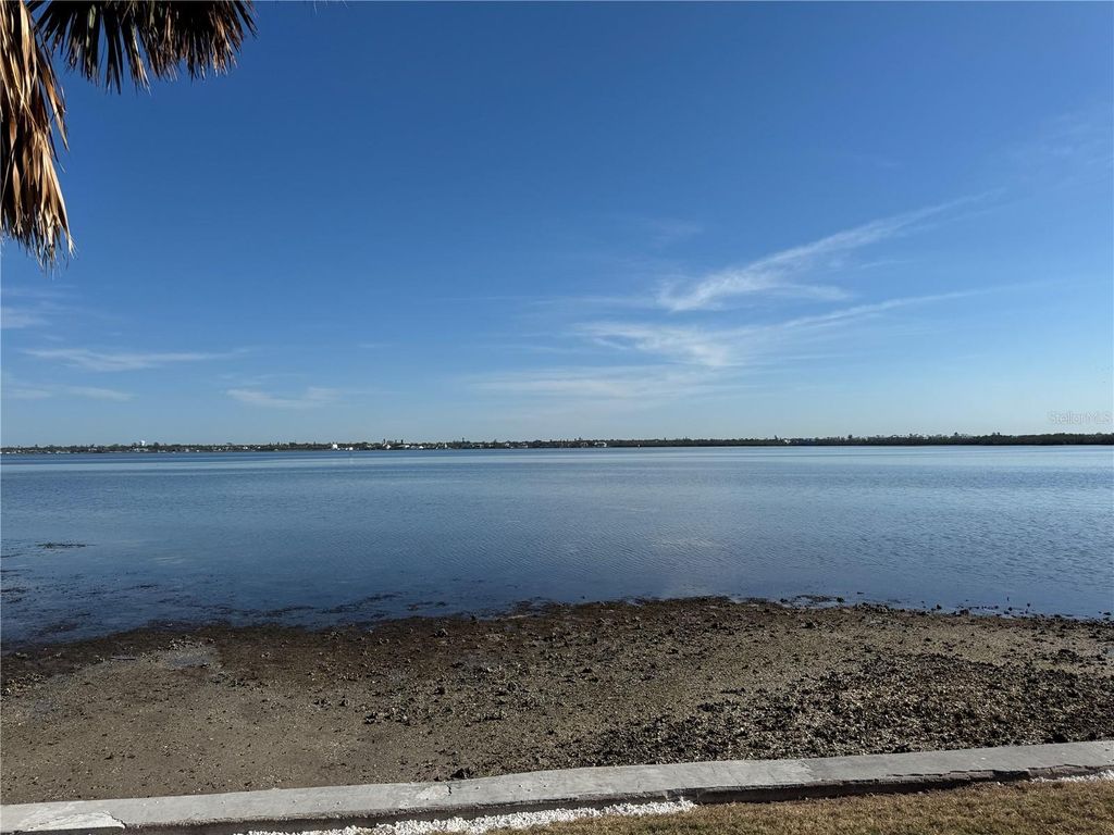 Image 65 of property listing at 4104 CATALINA DRIVE, Bradenton, FL 34210