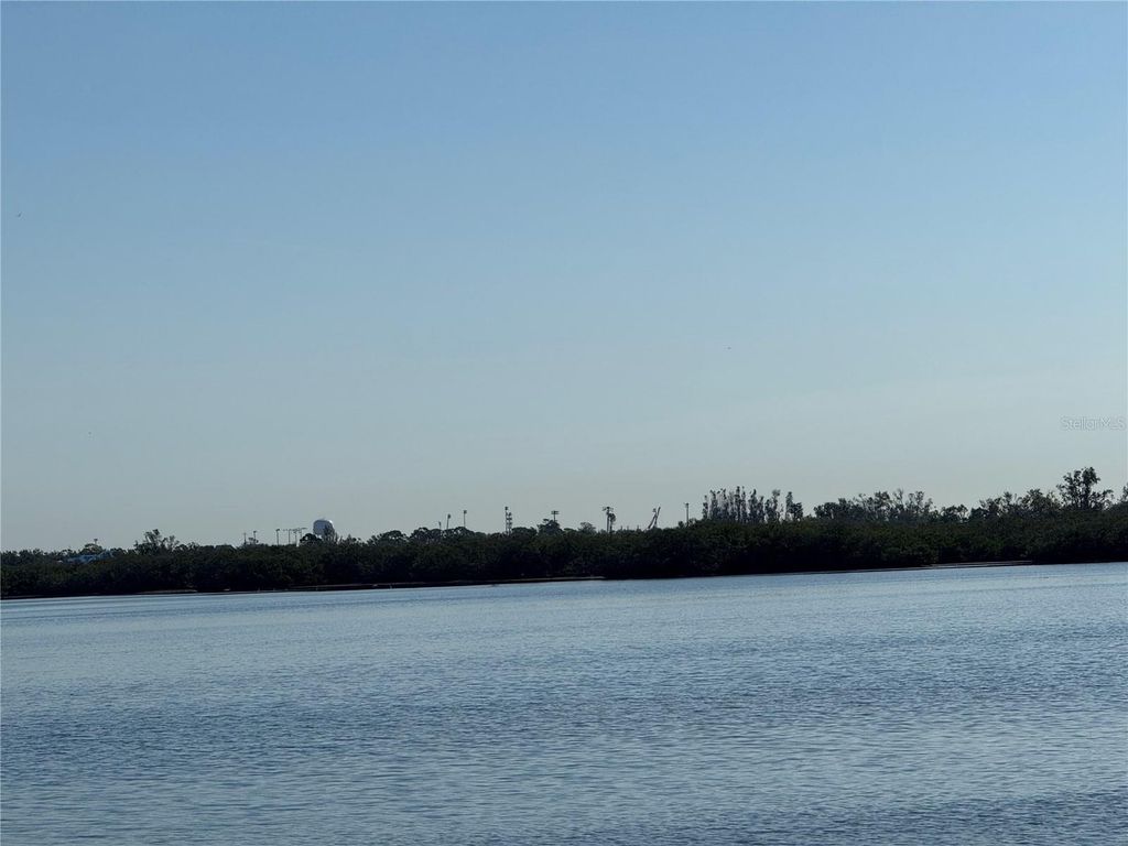 Image 66 of property listing at 4104 CATALINA DRIVE, Bradenton, FL 34210