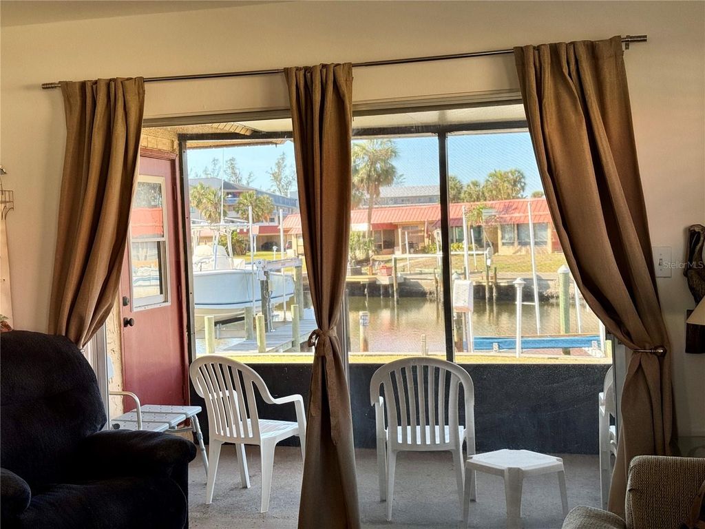 Image 9 of property listing at 4104 CATALINA DRIVE, Bradenton, FL 34210