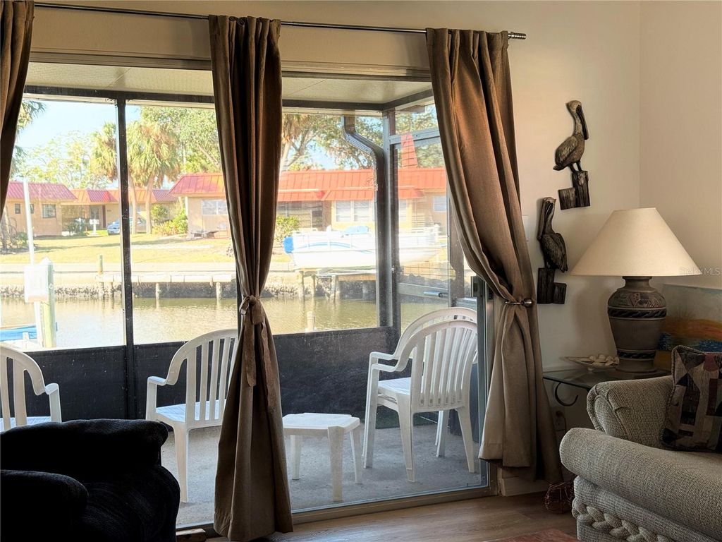 Image 10 of property listing at 4104 CATALINA DRIVE, Bradenton, FL 34210