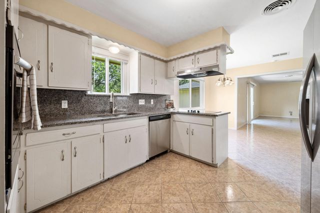 9766 Cedardale Drive, Houston, TX 77055
