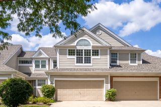 224 Woodstone Circle, Buffalo Grove, IL 60089